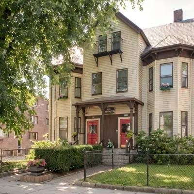 The Farrington Inn Hotels near Scullers Jazz Club