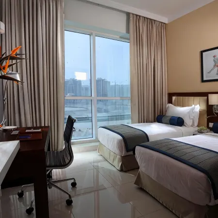 Treppan Hotel & Suites by Fakhruddin Отели рядом с достопримечательностью «Комплекс Дубай-Студио-Сити»