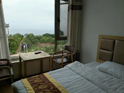 Lake Sound Hostel - Inns
