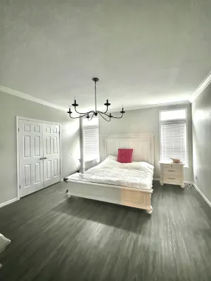 The Last Stand Farmhouse! Beautiful kitchen, TV room, AC, WiFi in Okeechobee