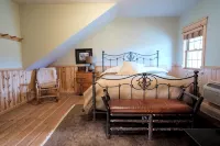 Cabin 3 at the Almo Inn, Close to City of Rocks National Park and Castle Rock
