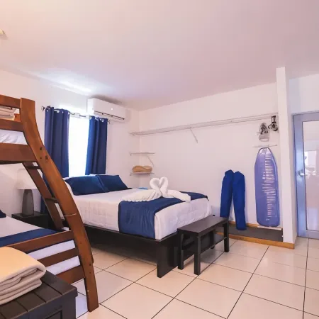 Les Guest House 1 Bedroom Apartment with Pool