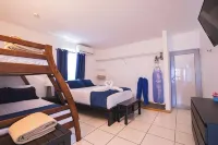 Les Guest House 1 Bedroom Apartment with Pool