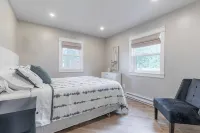 Stunning Eagle Lake - Newly Renovated Cabin