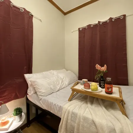 Jala Jala Casita Blanca Tiny House and Farm Stay with Mountain View and Pool