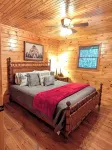 Whispering Creek Cabin – Peaceful, Hot Tub, Firepit & Mountain Escape - 3-Sterne
