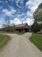 4-bedroom farmhouse near Burke Mtn and Kingdom Trails with WiFi