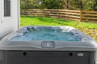 The Mill House - Peaceful farmhouse retreat with hot tub, fire pit, & fast Wi-Fi - 4-Star