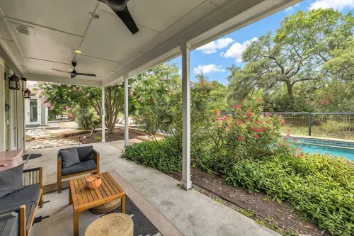 Gorgeous 6br Villa in Lovely Austin wt Massive Pool & Hot Tub + Goats & Chickens - 4-Star