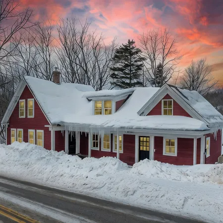 Historic 1843 Belmont Home, Near Okemo & Vast, Sleeps 10+, Gigabit WiFi