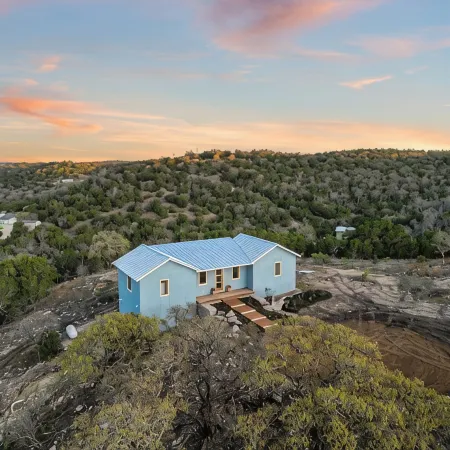 Sage Rock, a beautiful guesthouse in the heart of Fredericksburg wine country.