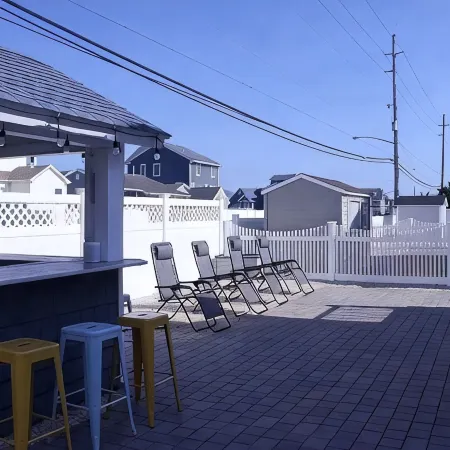 4-bedroom 3 Bath house with Master suite in charming Ortley Beach with Wi Fi, AC