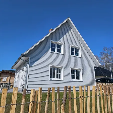 Vacation home by the lake with sauna, barbecue and close to the beach