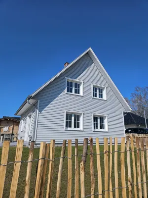 Vacation home by the lake with sauna, barbecue and close to the beach