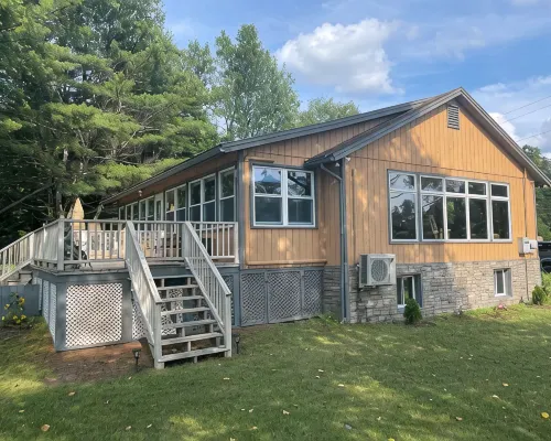 Quaint 2-bedroom House on Lily Pond w/Access to Lake St Catherine. Heat/AC/Wifi Hotels in Poultney