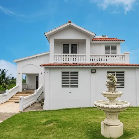 Spacious 7-Br Villa in Rio Grande w/ Pool, Hot Tub, Ocean View, 5 Mins to Beach!