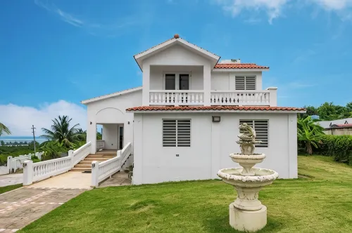 Spacious 7-Br Villa in Rio Grande w/ Pool, Hot Tub, Ocean View, 5 Mins to Beach!