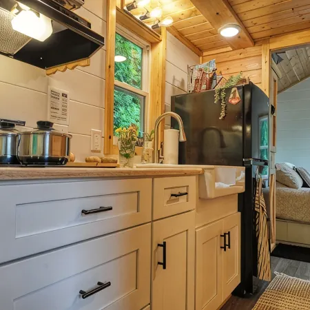 The Leconte Tiny Home Overlooking the Pigeon River