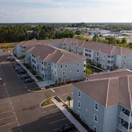 Chic 2 BD/2 BA Condo: Serene Escape in Melbourne