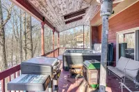 4000 sq. ft. With EXTRA LARGE BRAND NEW HOT TUB. Directly across from Ski Resort