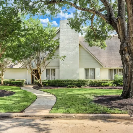 Accessible Home Walking Distance to the Medical Center and Rice University