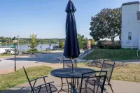 The LeClaire River Chateau - Wifi