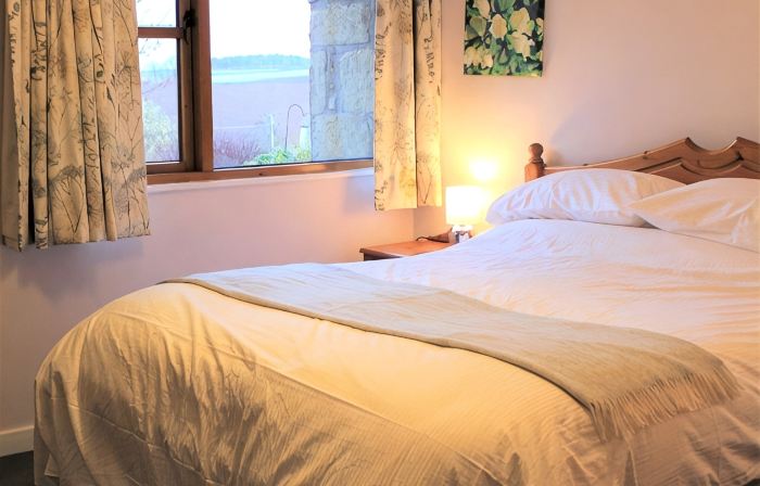 Thairn cottage ideal for 2, rural, 3 miles from Kelso. Wood stove All on 1 level