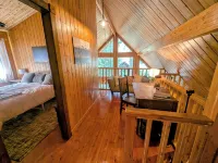 Glacier Creek Chalet- A spacious mountain retreat. Family and pet friendly.
