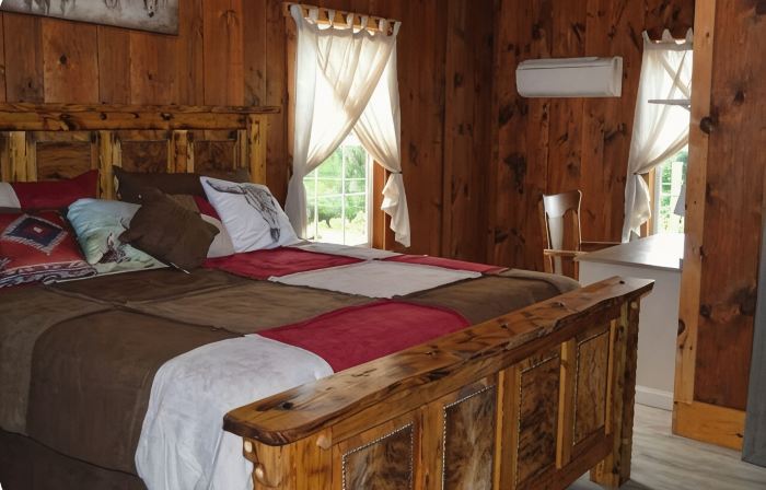 Charming and private 3-bedroom cottage in Danbury with WiFi, fitness room, AC