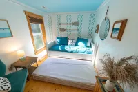 The charming Glenn Cottage! Walk to Lake Michigan! - 鄉村度假屋