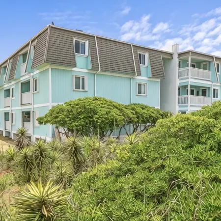 Oceanfront 2Br Condo, Steps to Beach, Pool, First Floor, Easy Access
