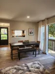 Newly renovated, Enjoy the beautiful Fall Weather in the South!!