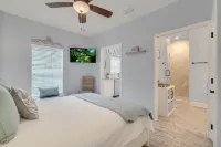 Beautiful Lakeview 1 bedroom/1 bath unit