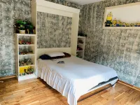 Cliff View Loj Home is in a Quiet Neighborhood Walking Distance to Mirror Lake. - 4-Star