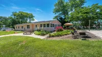 Waterview Home! Beach Volleyball! Near Wedding Venues! Walk to Bar & Restaurant! - 民宿