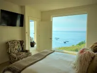 Where Views, Stars & Wildlife Meet: Your Secluded Cliffside Escape Awaits!