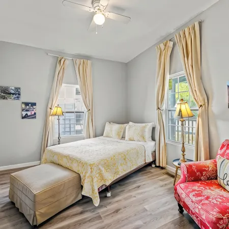 Hollywood of the south 3bed 2bath, Short walk to the square