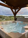 Custom Finger Lakes home near Ithaca with hot tub