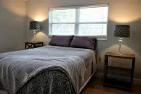 Centrally located to shopping & 10 Minutes to the Beach!