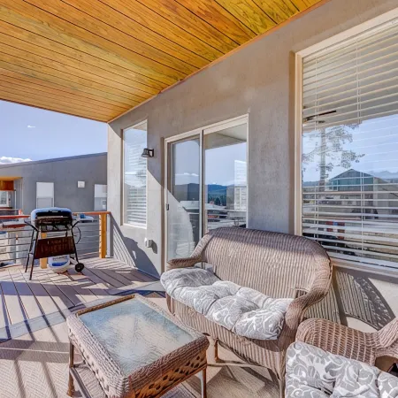 Bright & Spacious Modern Home • Mountain Views  • Lic: 331222