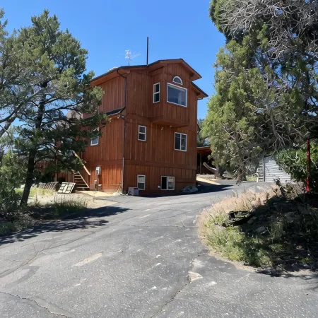 Cozy Swiss chalet with dazzling views 10 minutes from Mesa Verde National Park.