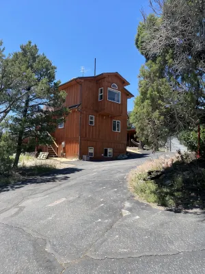 Cozy Swiss chalet with dazzling views 10 minutes from Mesa Verde National Park.