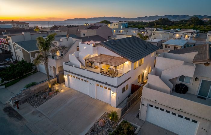 Steps Away From Pismo Beach with Poker/Foosball Table/EV Charger/BBQ grill