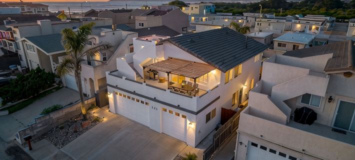 Steps Away From Pismo Beach with Poker/Foosball Table/EV Charger/BBQ grill Hotels in Oceano