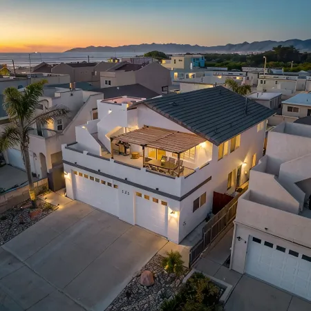 Steps Away From Pismo Beach with Poker/Foosball Table/EV Charger/BBQ grill