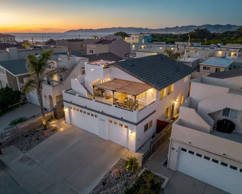 Steps Away From Pismo Beach with Poker/Foosball Table/EV Charger/BBQ grill Hotels in Oceano