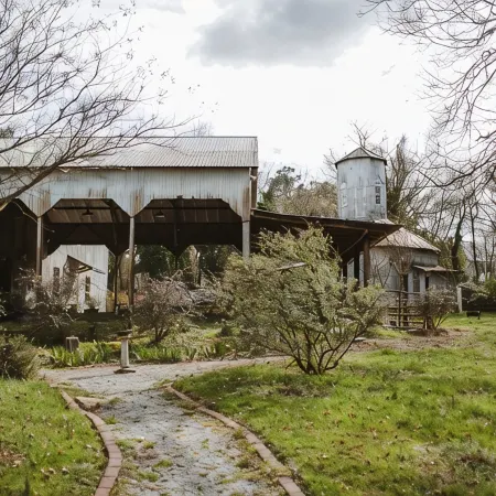 The Seed House: Renovated Octagonal Barn, Dog-friendly!