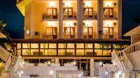 Evropa Hotel - موقف سيارات