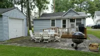 Oneida Lake Bright and airy South Shore Lakeside Cottage - 2-Star
