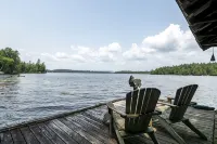 Luxury Cabin on the Lake & In The Trees